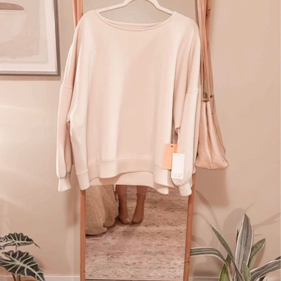 LEZE the Label Crew Neck in Oat - Picture 4 of 5